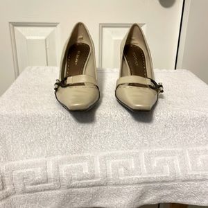 BCBgirls, bone color pumps, pointed toe